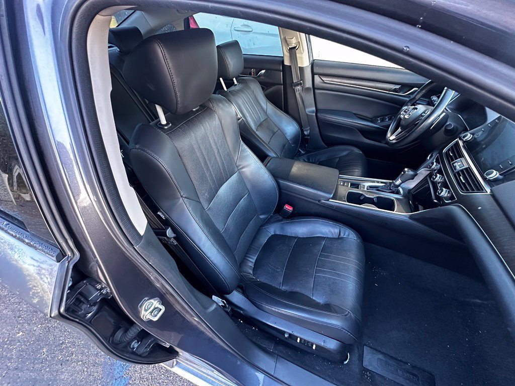 Used 2018 Modern Steel Metallic Honda Touring image 20