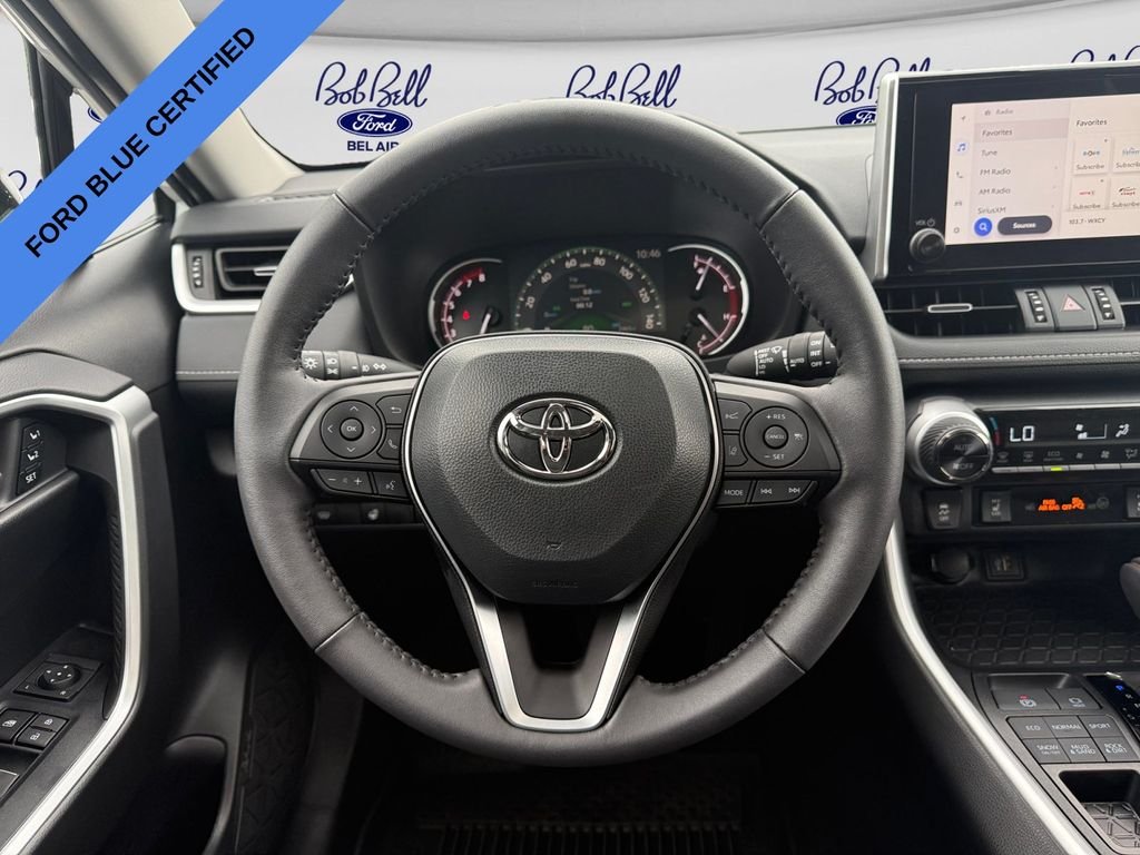 Used 2025 Beige Toyota XLE Premium image 12