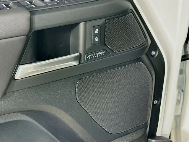 New 2026 Fuji White Land Rover X-Dynamic SE image 21