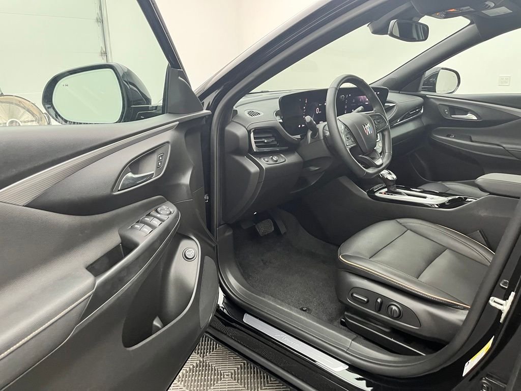 Used 2024 Ebony Twilight Metallic Buick Avenir image 18