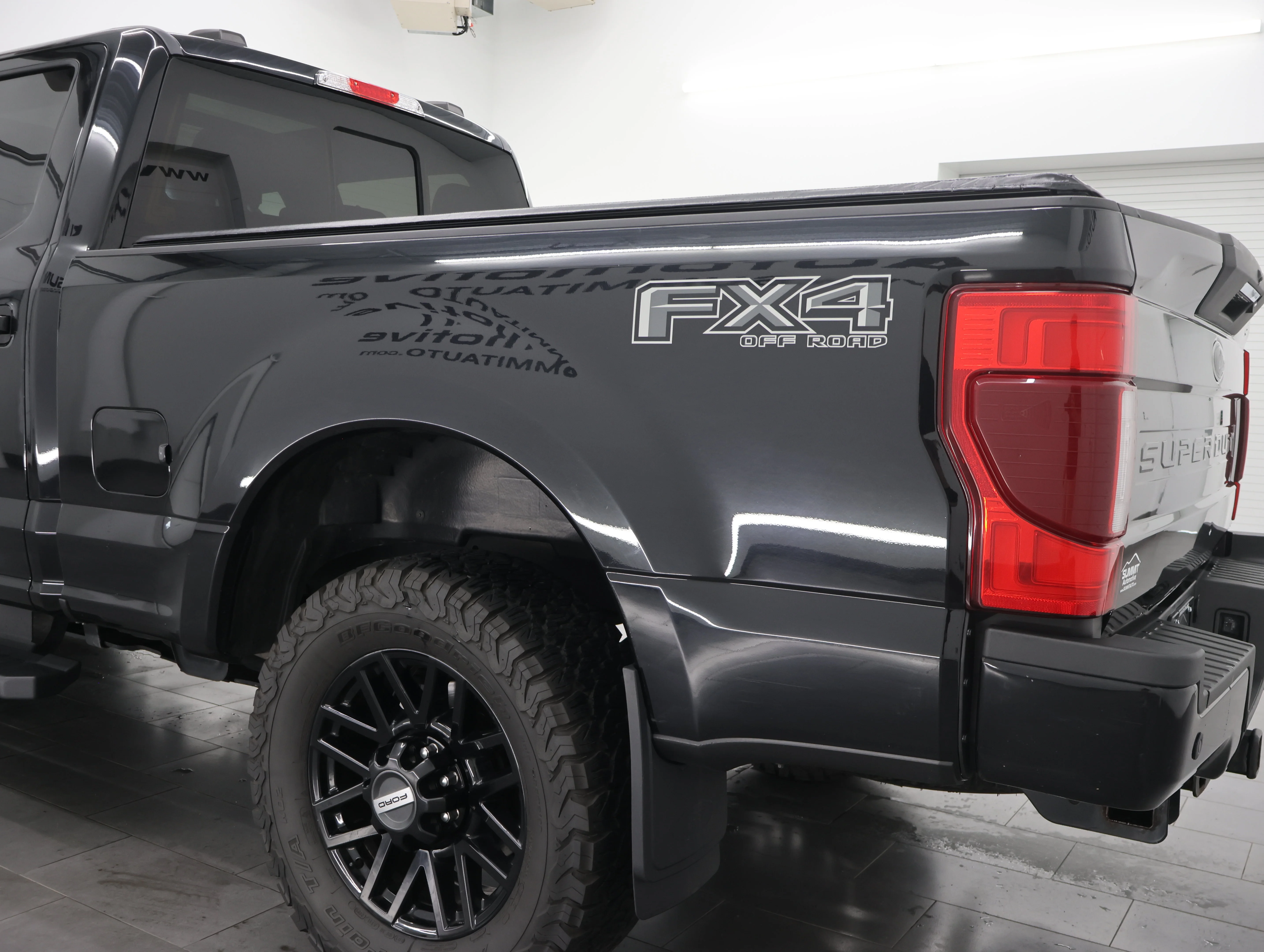 Used 2022 Agate Black Metallic Ford Lariat image 31