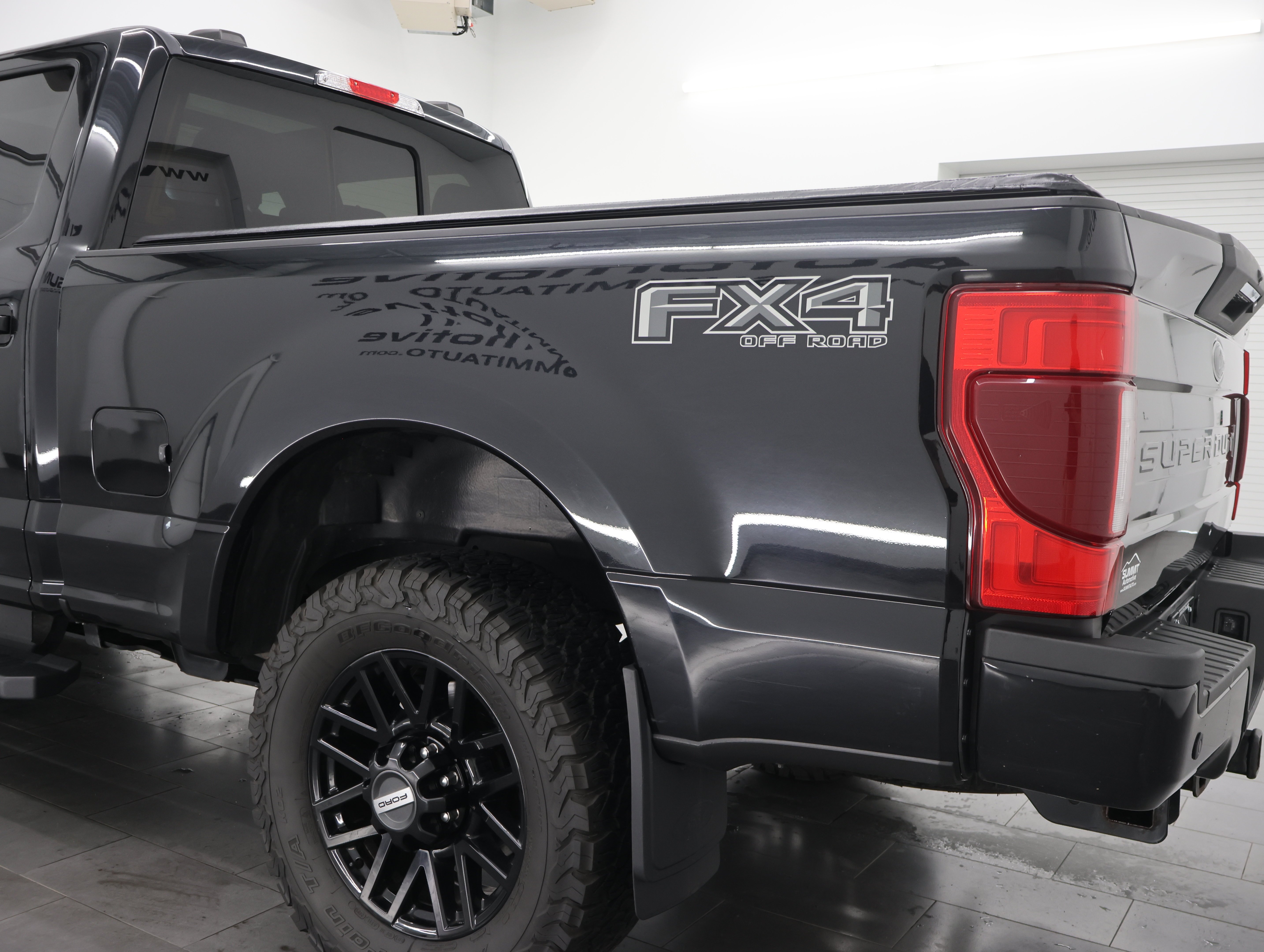 Used 2022 Agate Black Metallic Ford 4x4 Crew Cab Lariat w/Fx4: CREW-SHORT-LARIAT ULTIMATE-BLACK-FX4-6.7L DIESEL-NAV-PANO image 31