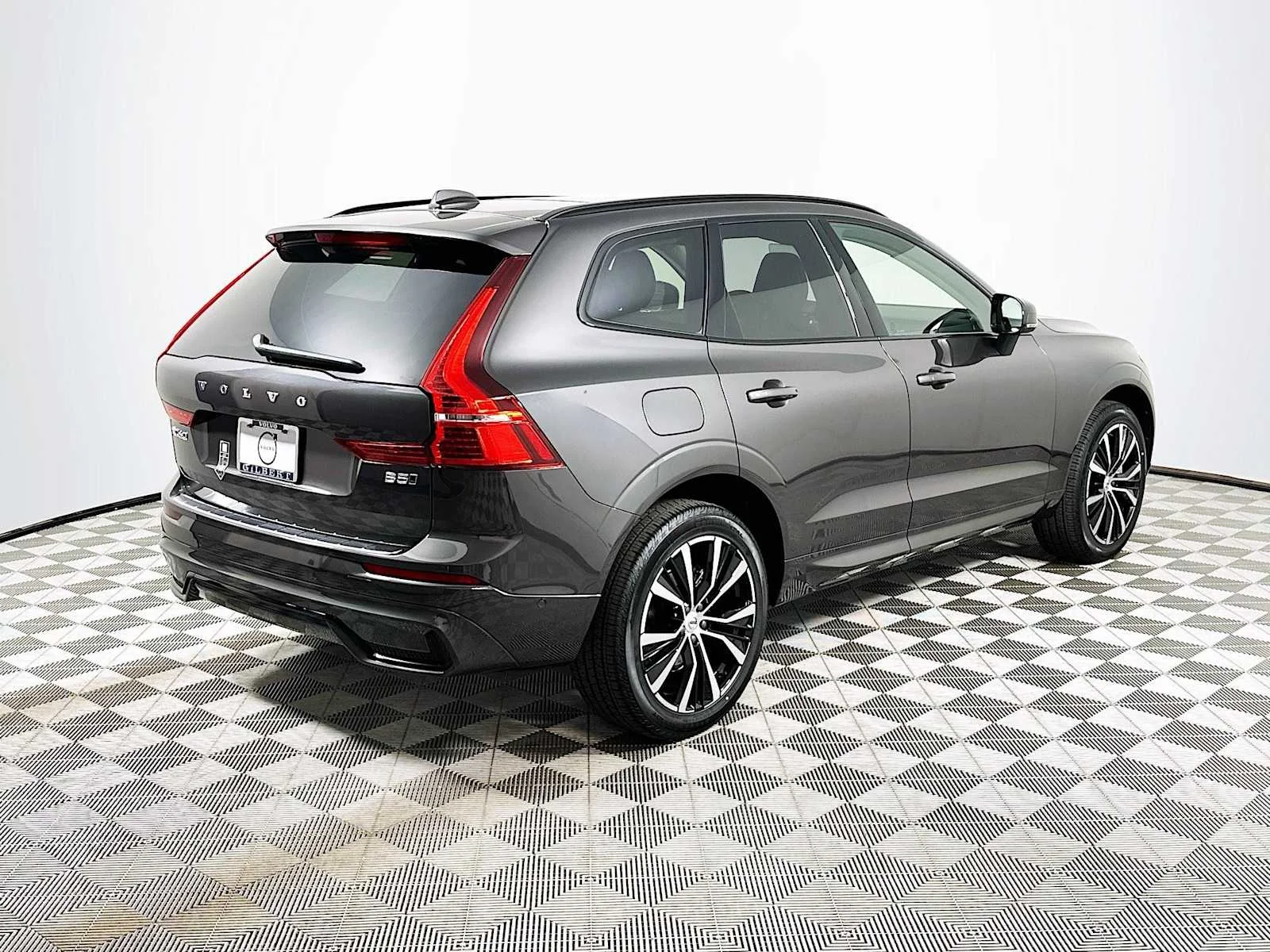 Certified Used 2025 Platinum Grey Volvo Plus image 6