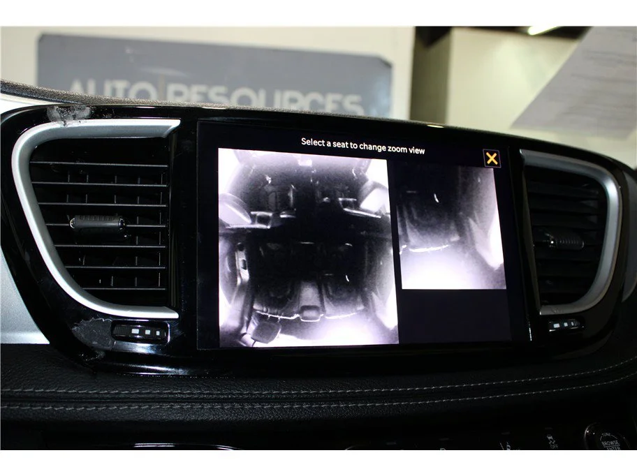 Used 2022 Brilliant Black Crystal Pearlcoat Chrysler Hybrid Touring L image 37