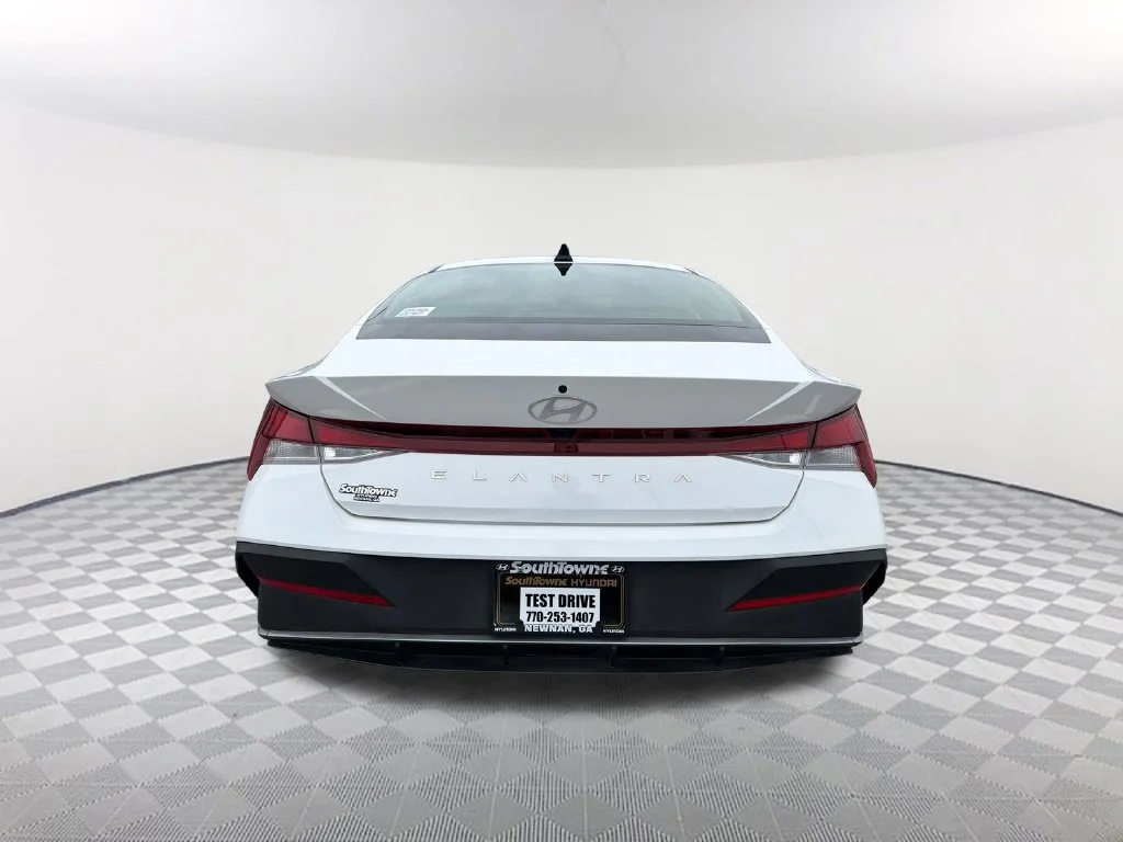 Used 2024 White Hyundai SEL image 6