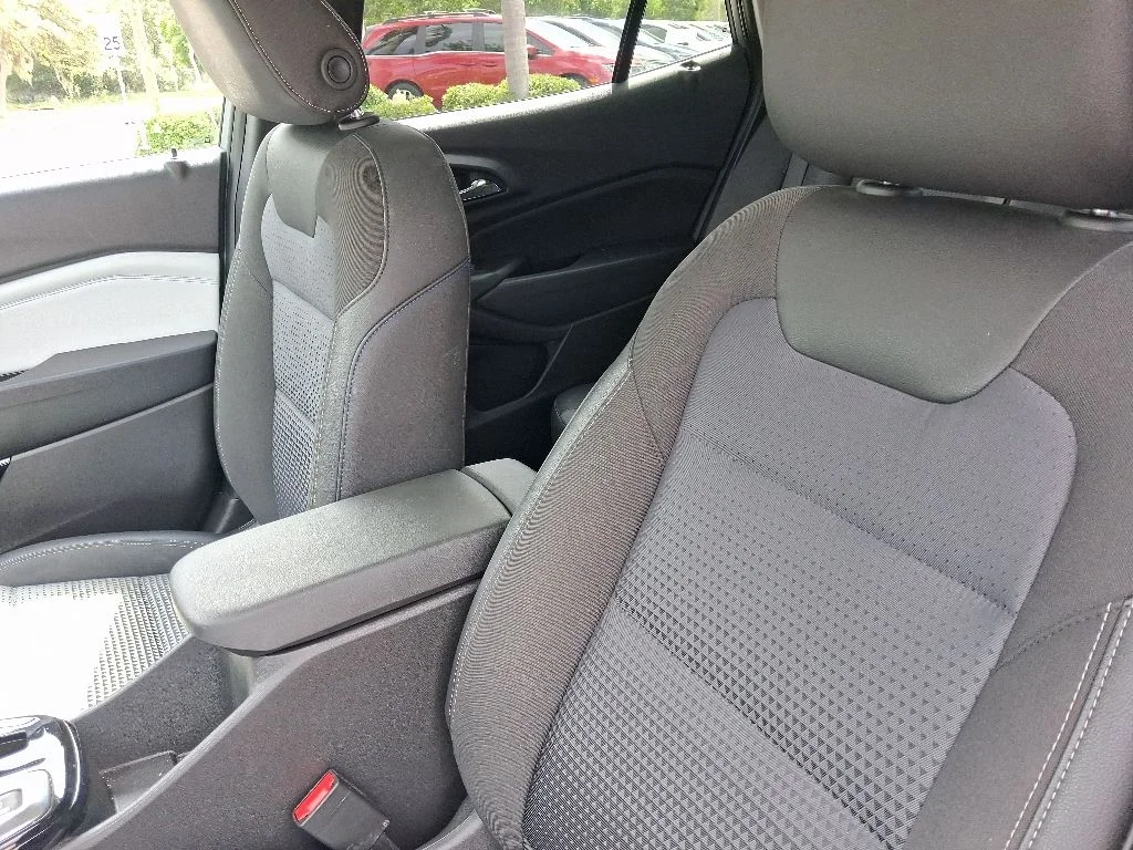 Used 2025 Gray Chevrolet LT image 17