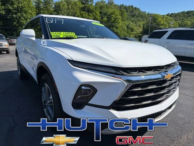 Used 2025 Summit White Chevrolet 2LT image 2