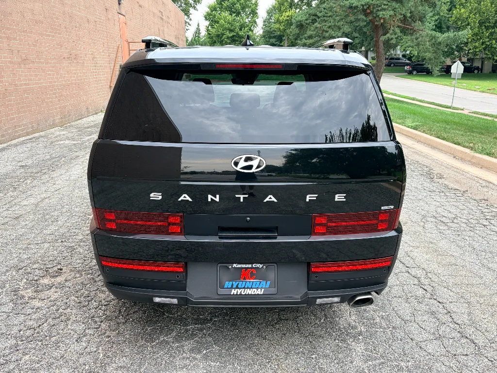 Used 2025 Phantom Black Hyundai SEL image 4