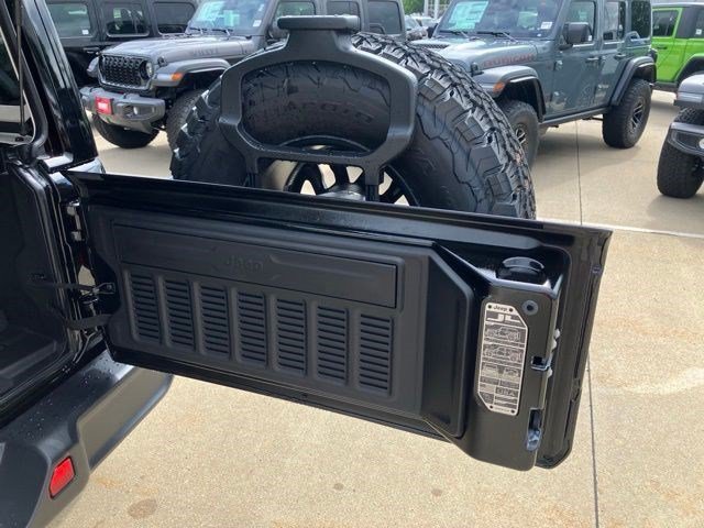 New 2026 Black Clear-Coat Exterior Paint Jeep Rubicon image 26