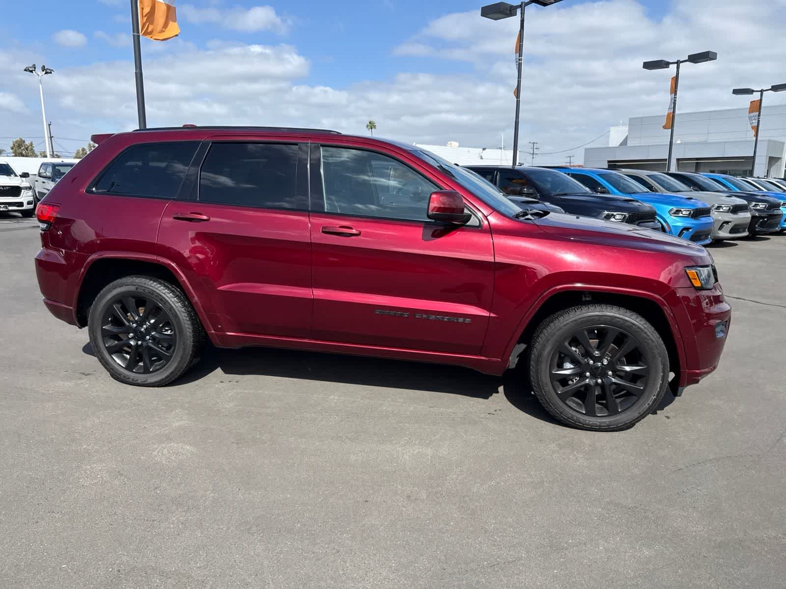 Used 2017 Velvet Red Pearlcoat Jeep Altitude image 11