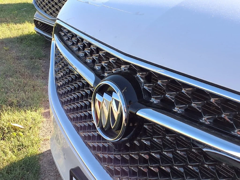 Used 2020 White Frost Tricoat Buick Avenir image 26