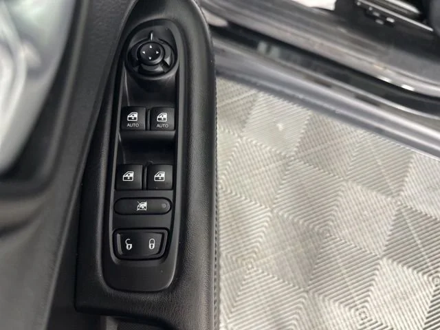 Used 2021 Black Jeep Altitude image 24