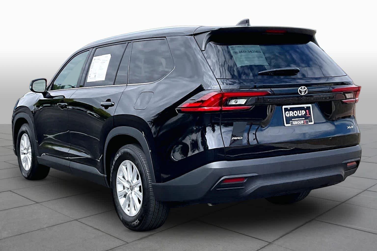 Used 2025 Midnight Black Metallic Toyota XLE image 11