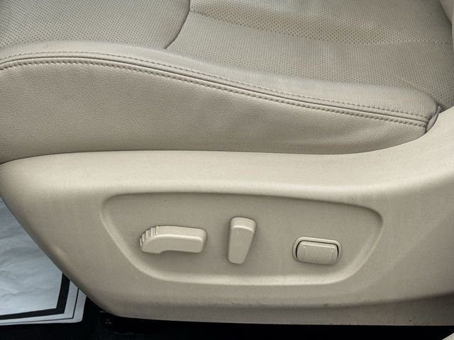 Used 2016 White Nissan SL image 13