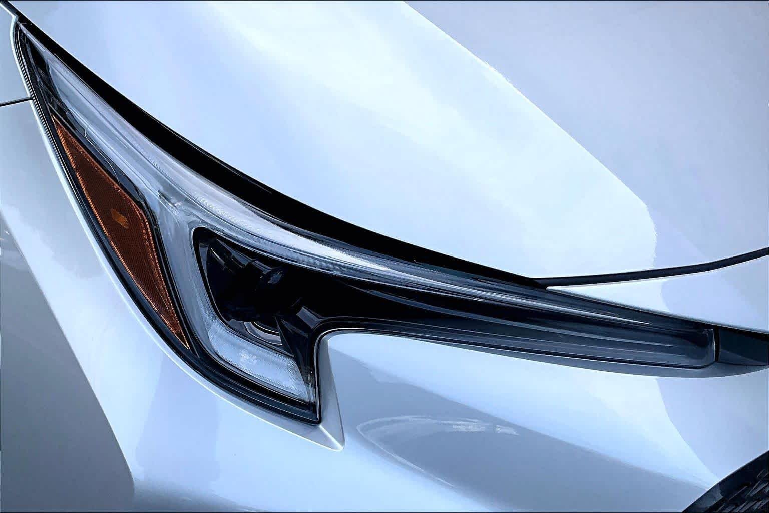 Used 2025 Classic Silver Metallic Toyota XSE image 28