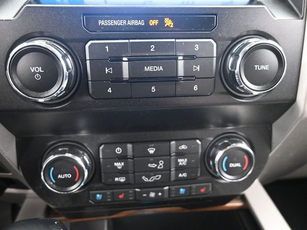 Used 2019 White Ford Lariat image 19