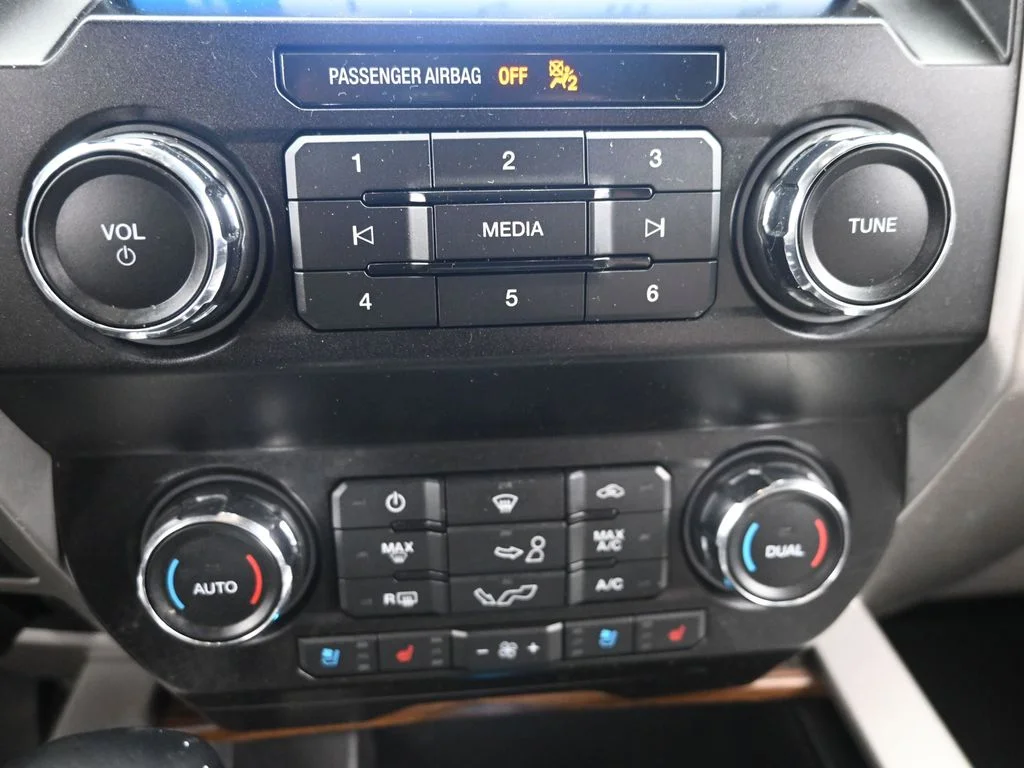 Used 2019 White Ford Lariat image 19