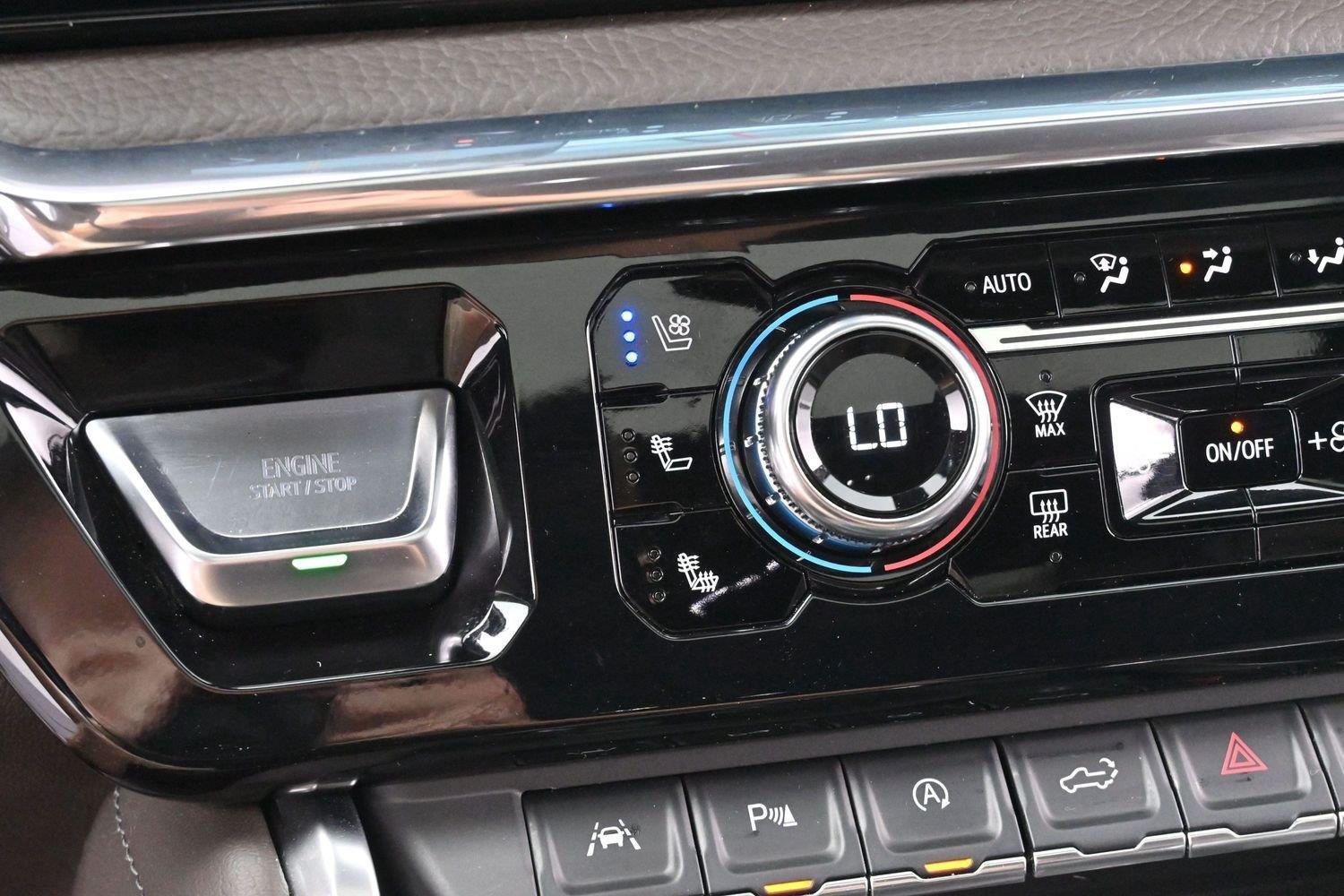 Used 2024 White Frost Tricoat GMC Denali image 25
