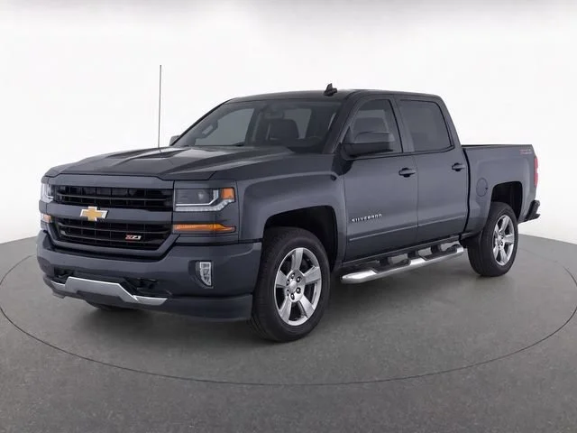 Used 2018 GRAPHITE METALLIC Chevrolet LT image 2