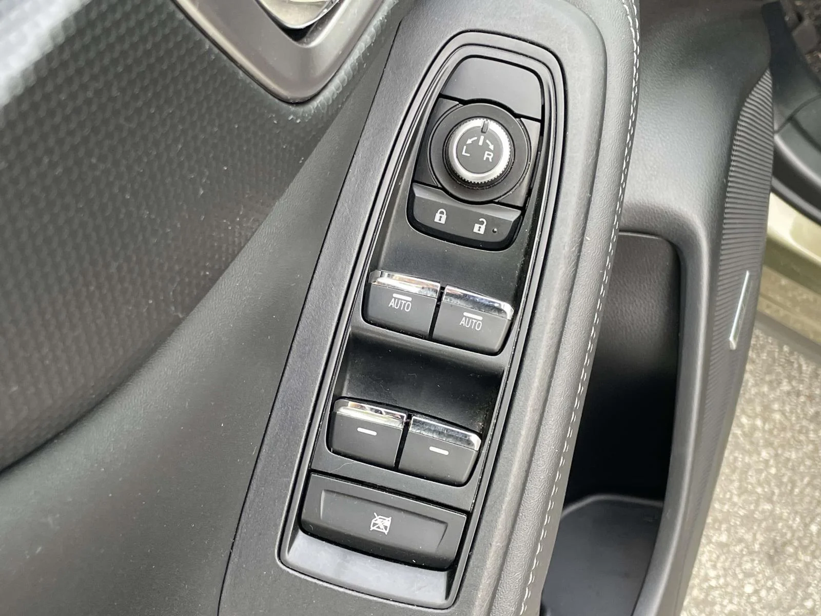 Used 2023 Autumn Green Metallic Subaru Touring image 6