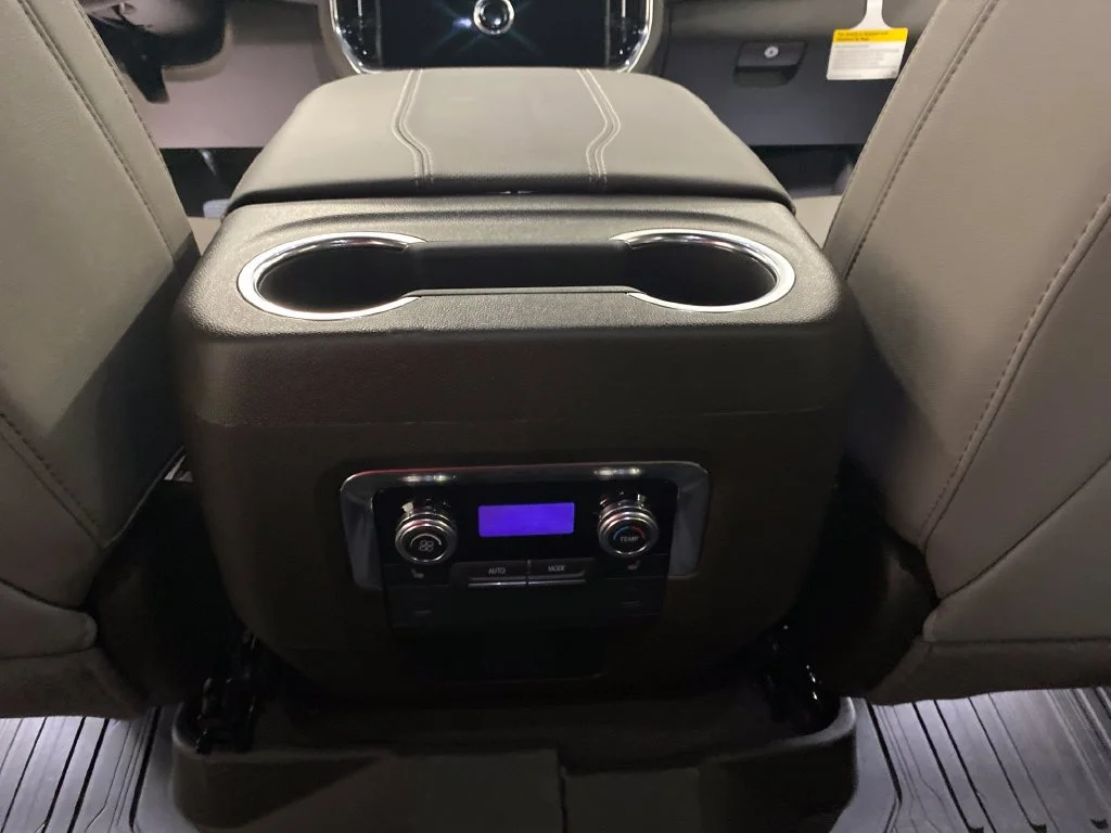 New 2027 Onyx Black GMC Elevation image 20