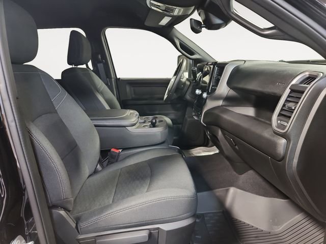 New 2026 Diamond Black Crystal Pearl-Coat Exterior Paint RAM Tradesman image 15