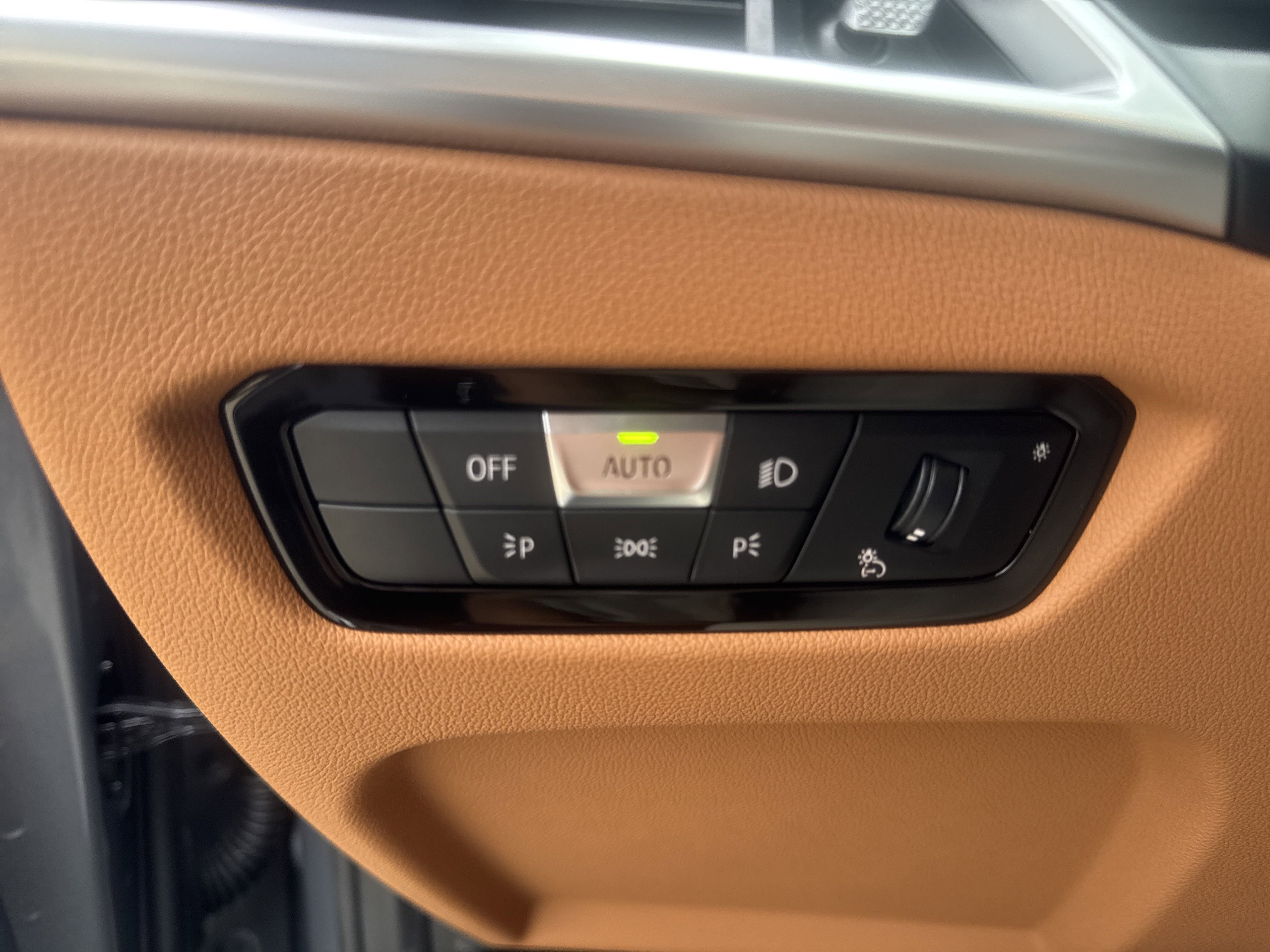 2025 BMW 3 Series 330i - Photo 22