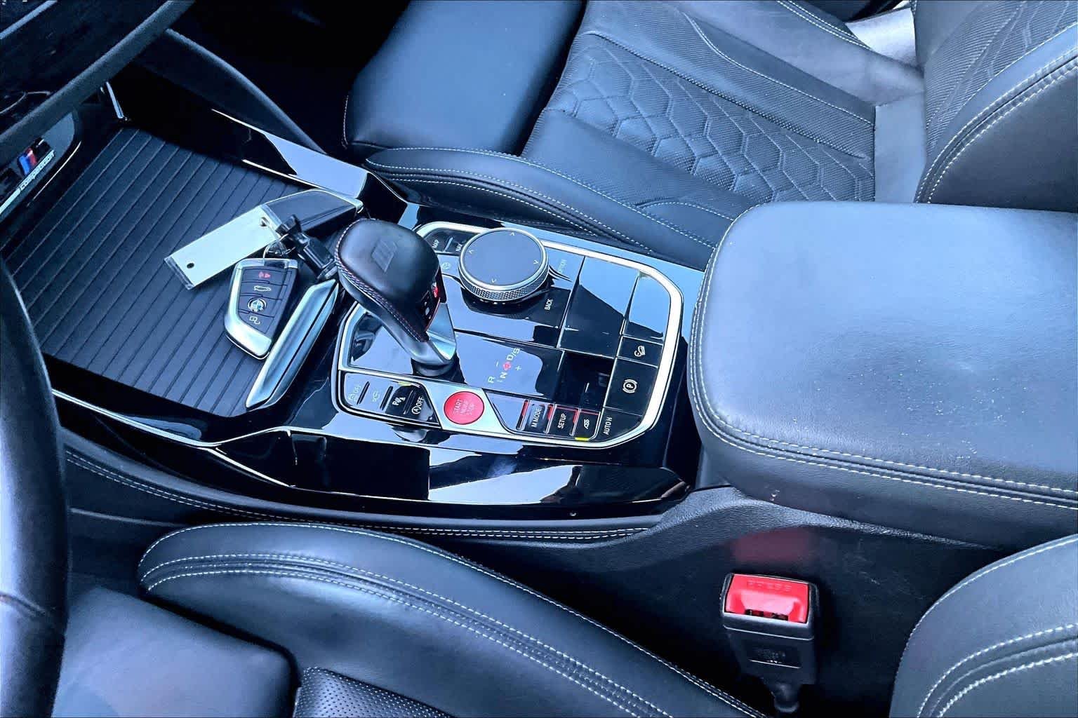 Used 2022 Marina Bay Blue Metallic BMW  image 16