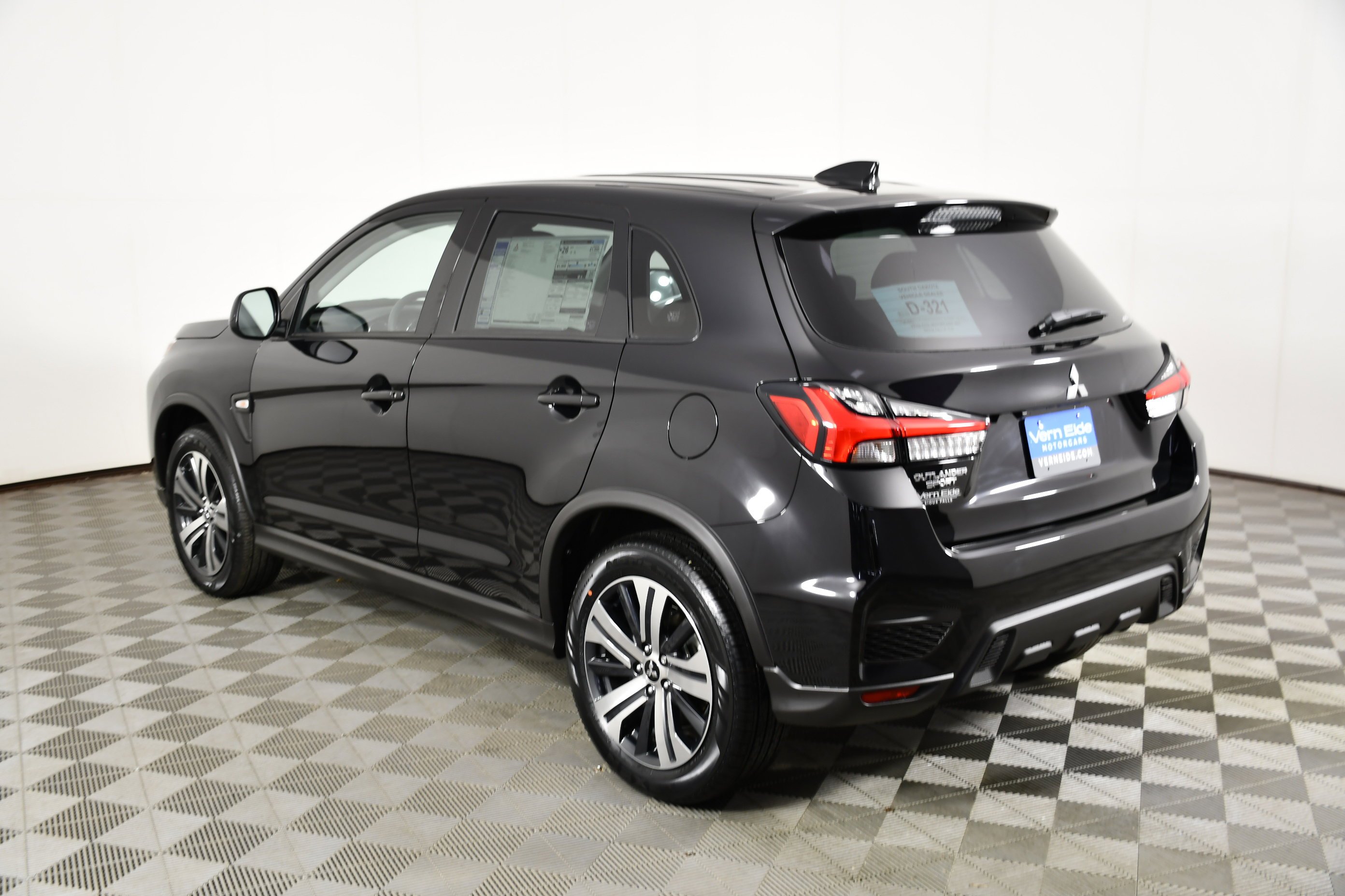 New 2026 Labrador Black Pearl Mitsubishi ES image 8