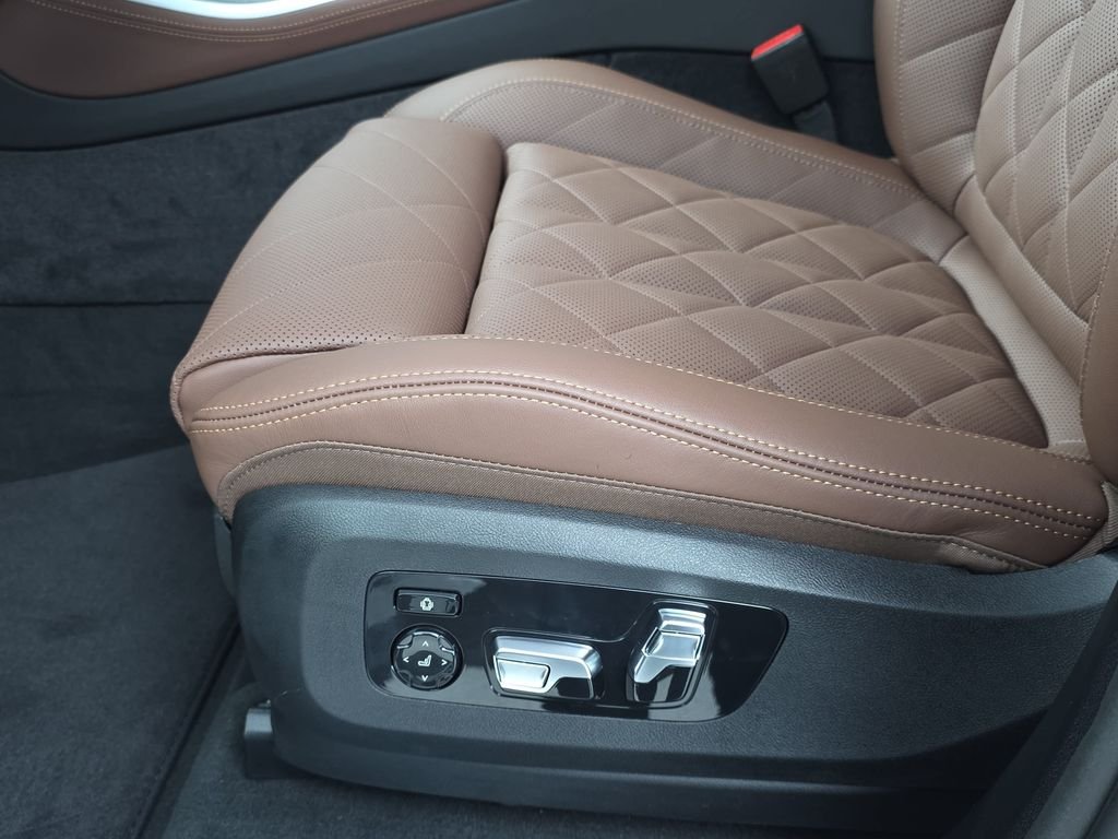 New 2026 Mineral White Metallic BMW xDrive40i image 28