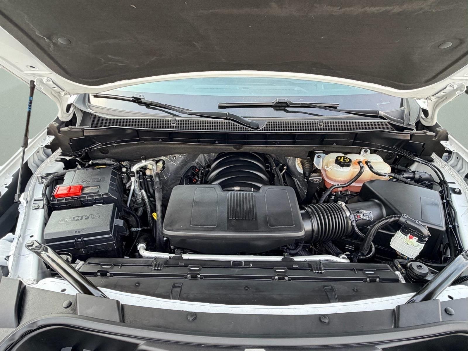 Used 2025 Summit White Chevrolet LT image 27