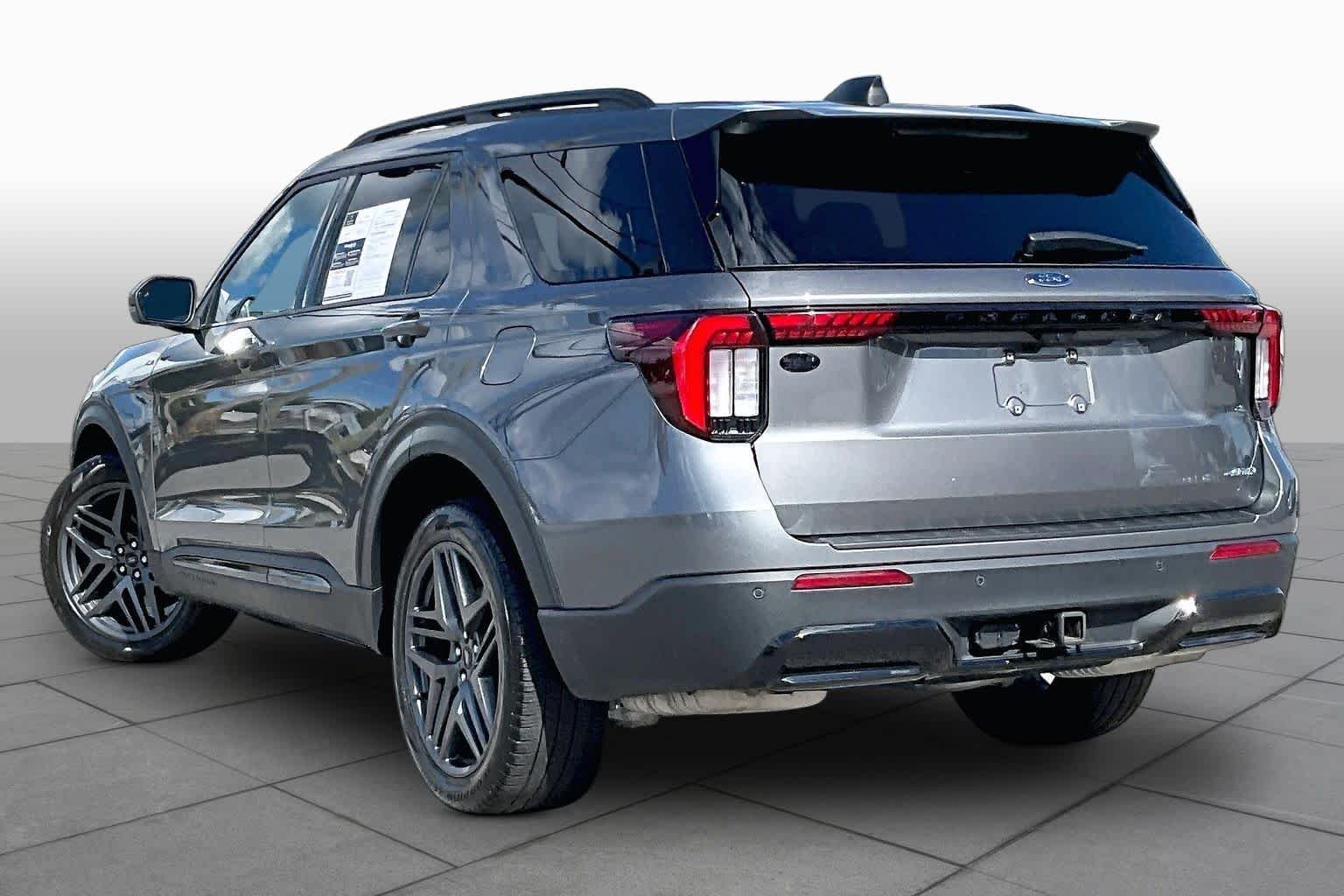 Used 2025 Carbonized Gray Ford ST-Line image 12