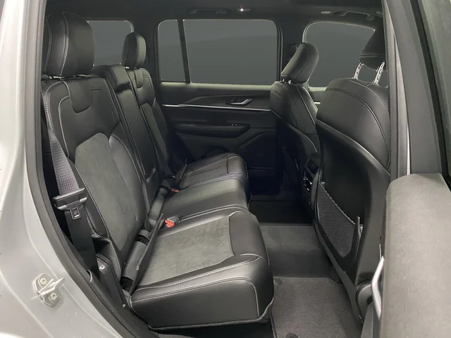 New 2026 Silver Zynith Exterior Paint Jeep Altitude image 34