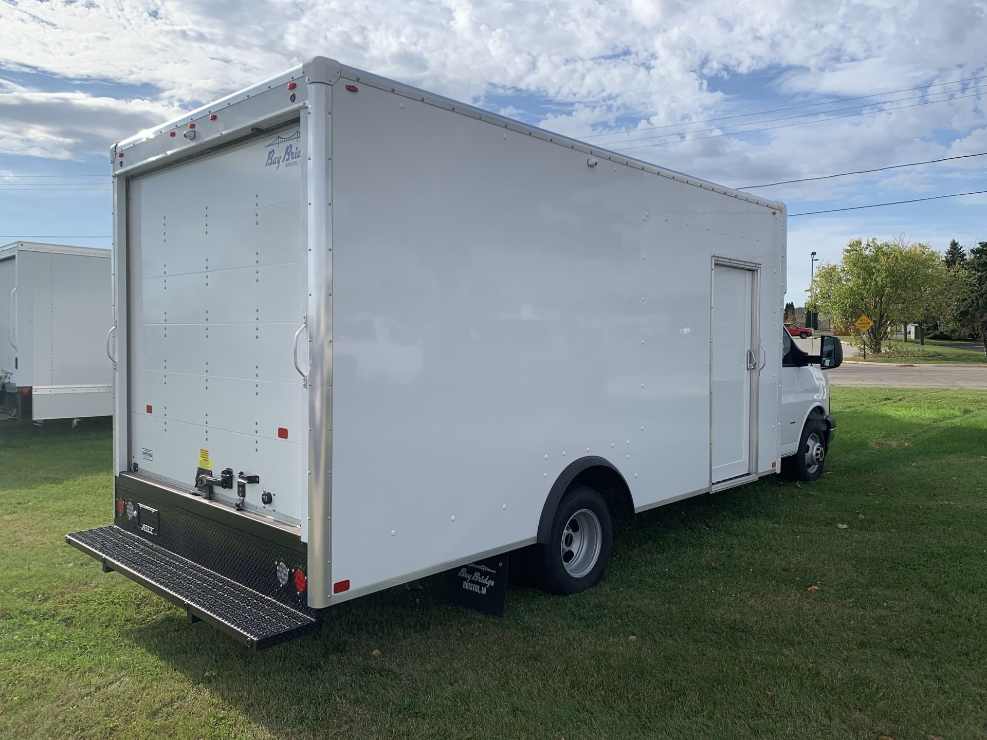 New 2025 Summit White GMC 1WT image 40