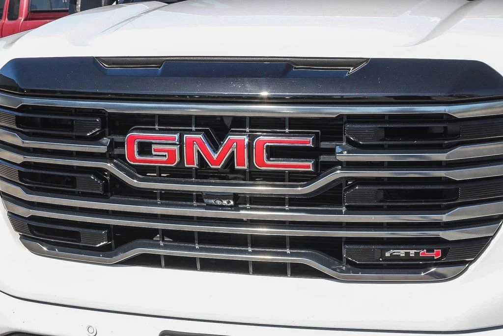 Used 2025 White GMC AT4 image 6