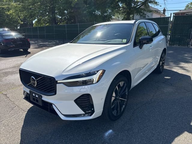 2026 Volvo XC60 B5 Plus Dark AWD's photo