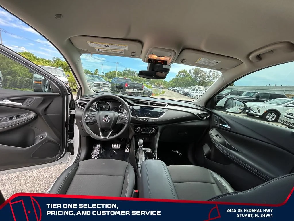 Used 2023 White Frost Tricoat Buick Select image 31