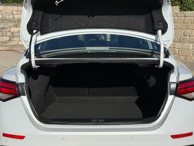 Used 2025 Aspen White Nissan SR image 33