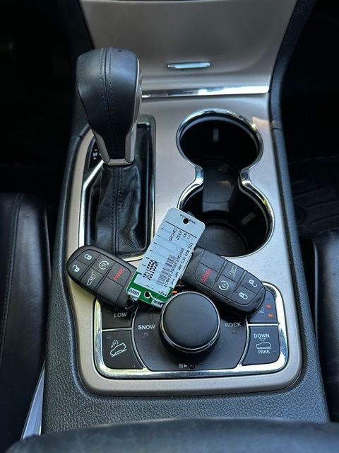 Used 2016 Brilliant Black Crystal Pearlcoat Jeep Summit image 32