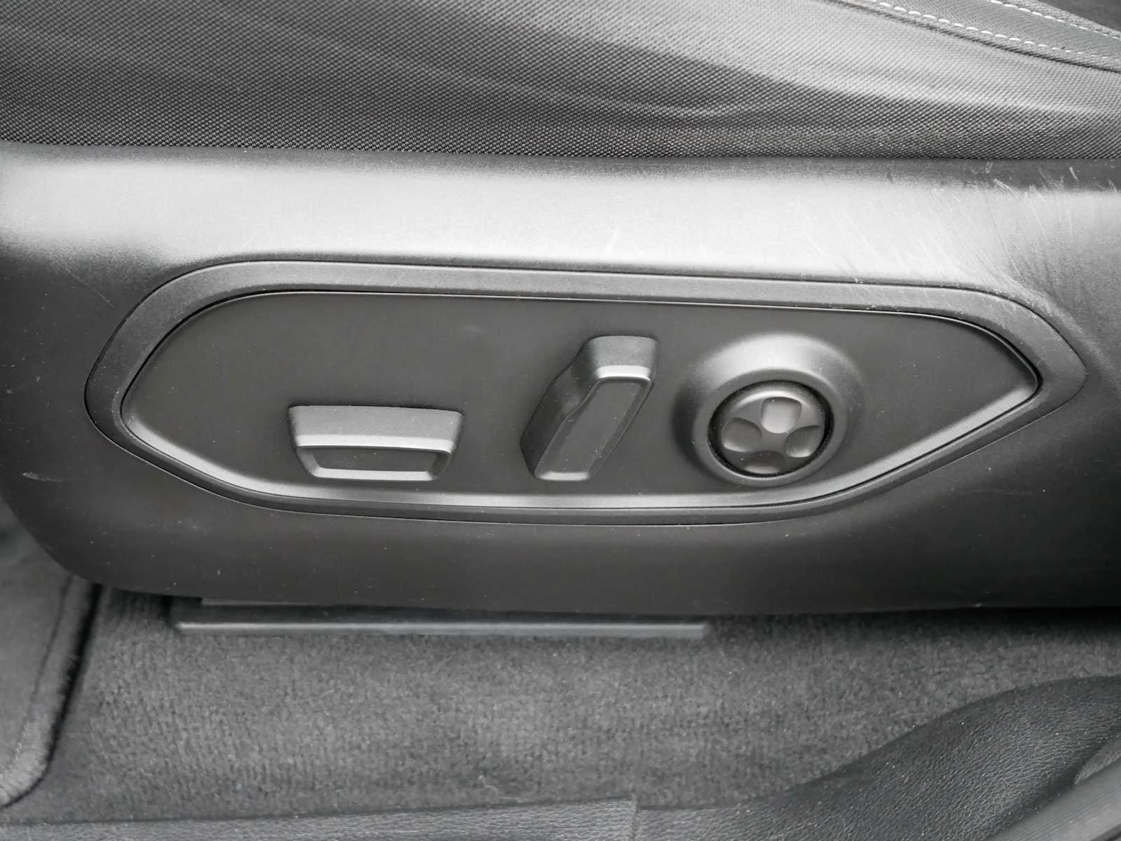 Used 2023 Baltic Gray Metallic Clearcoat Jeep Laredo image 12