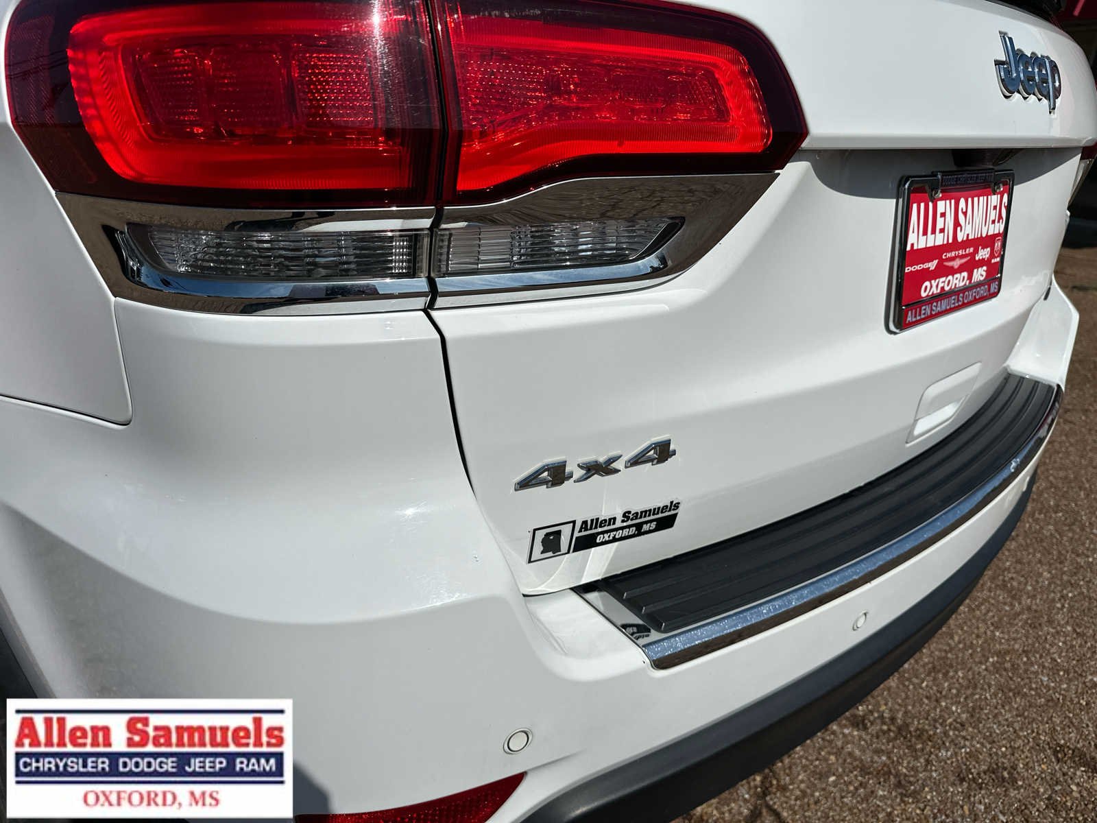 Used 2022 Bright White Clearcoat Jeep Limited image 54