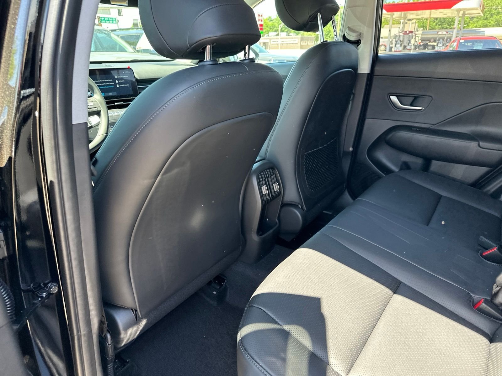 New 2026 Black Hyundai SEL Premium AWD image 15