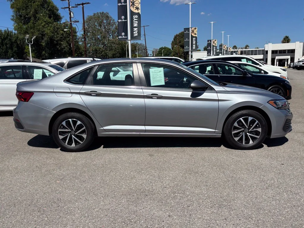 3VW5M7BU0RM068549