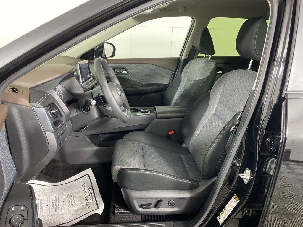 Used 2023 Super Black Nissan SV image 12