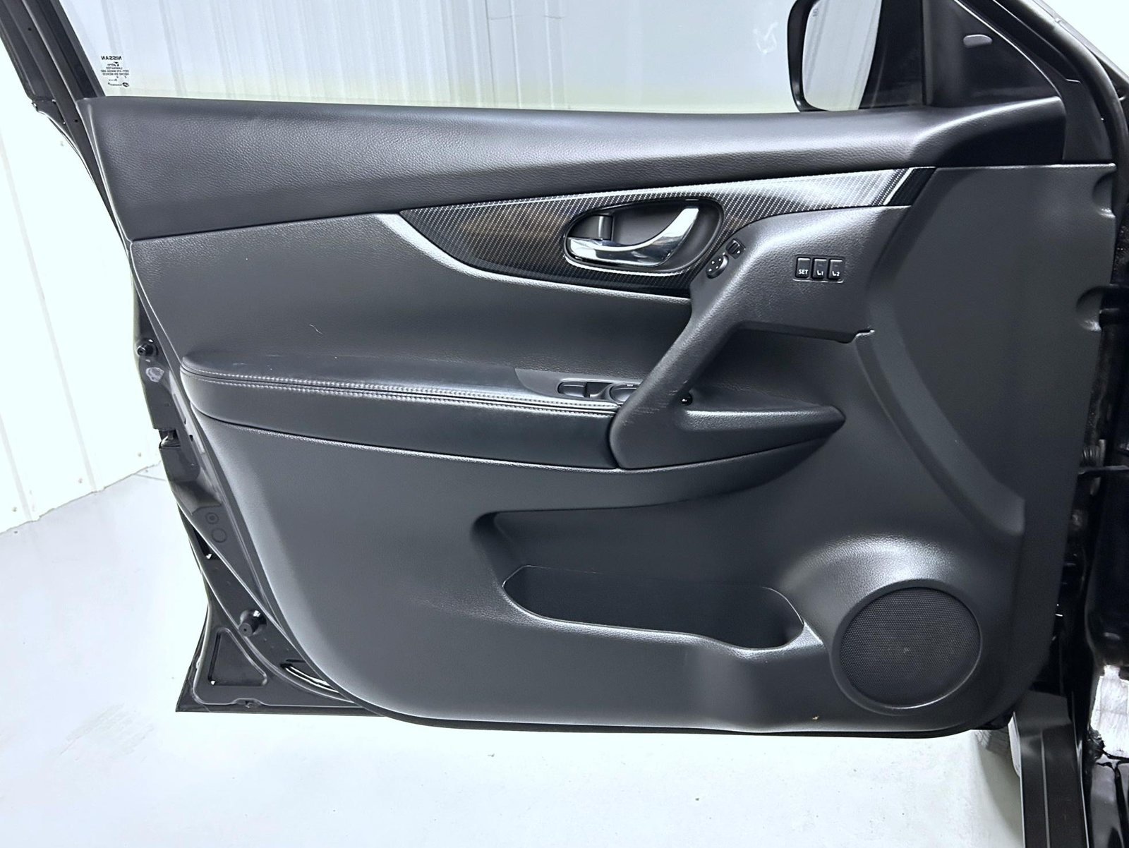 Used 2019 Black Nissan SL image 9
