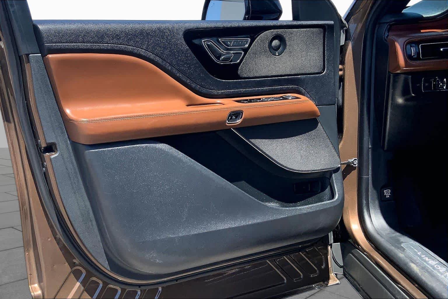 Used 2022 Bronze Smoke Metallic Clearcoat Lincoln Reserve image 19