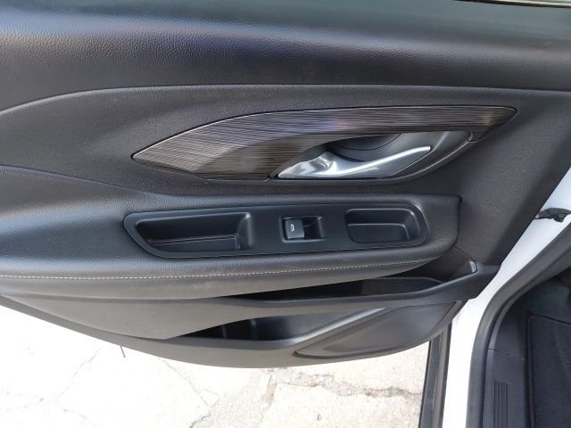 Used 2024 White GMC SLE image 29