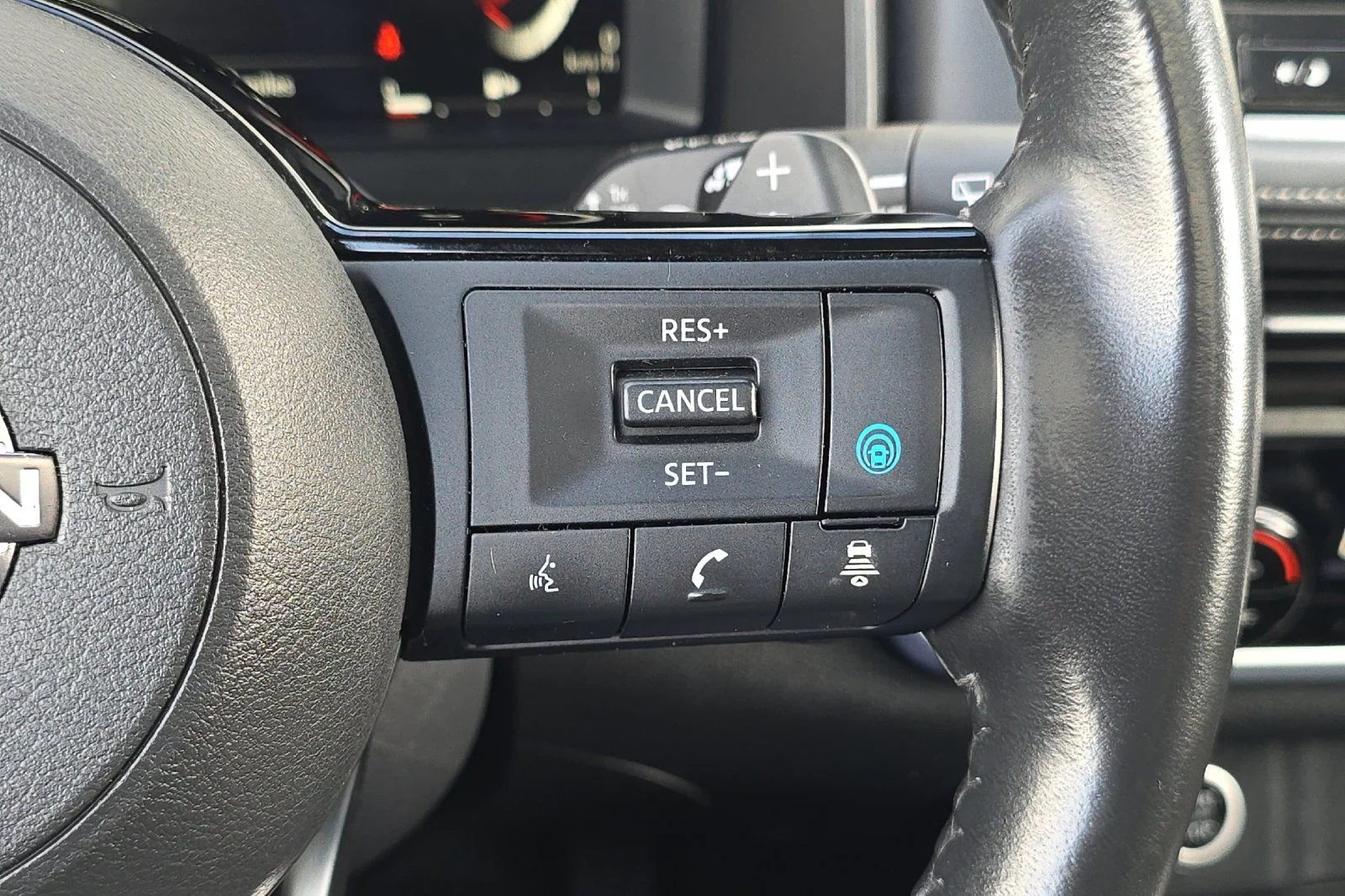 Used 2023 White Nissan Platinum image 28