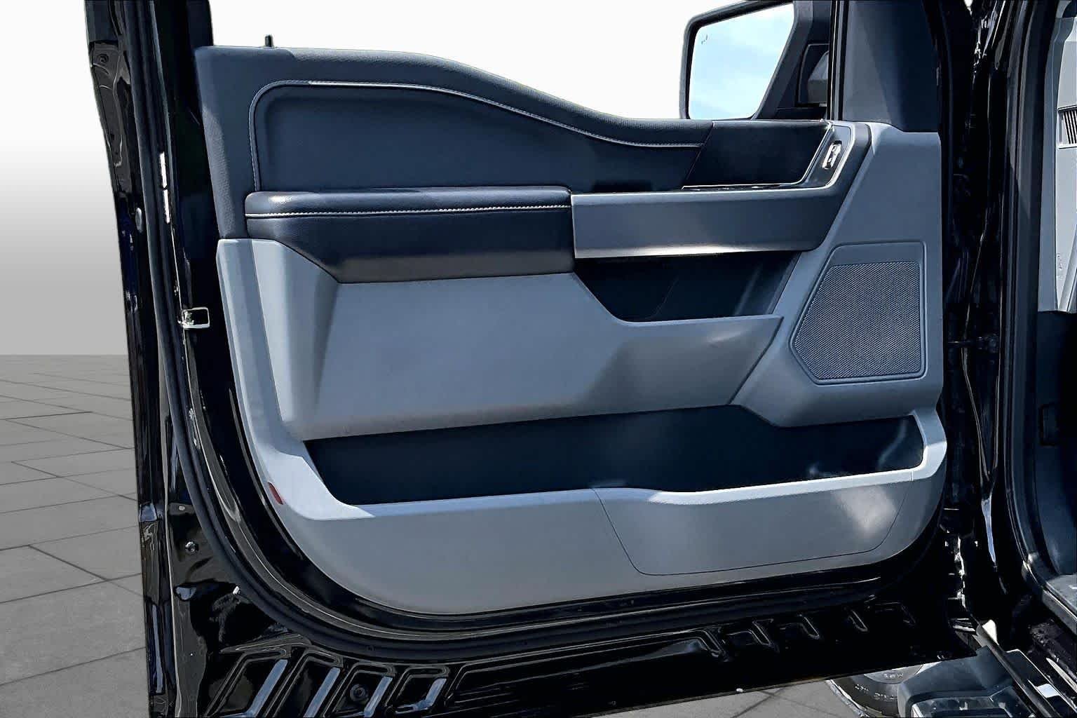 Used 2025 Agate Black Metallic Ford XLT image 21