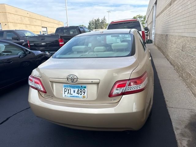 Used 2010  Toyota LE image 3